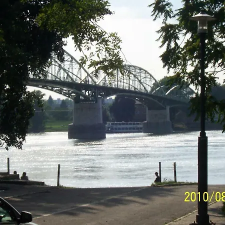 ゲストハウス Ubytovanie Danube